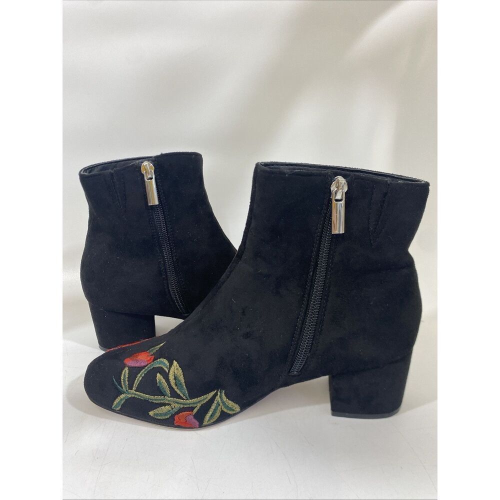 Comfortview Women's Sidney Bootie Embroidered Red Roses Black Velour Sz 7.5 Wide - Picture 7 of 14
